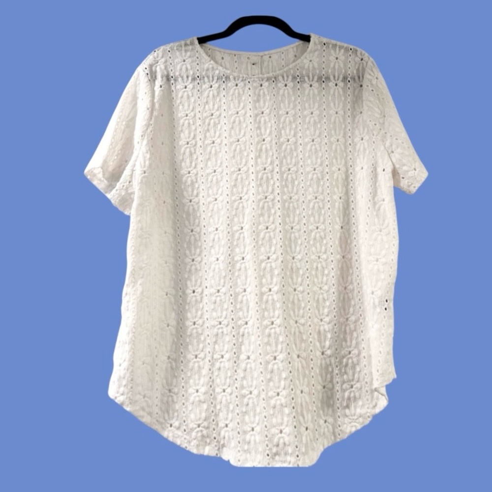 Emery Rose Women’s Blouse Size 1X Short Sleeve Eyelet Semi-Sheer Off-White Color